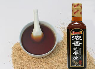 跟隨時(shí)代發(fā)展，不做落伍的芝麻油灌裝機
